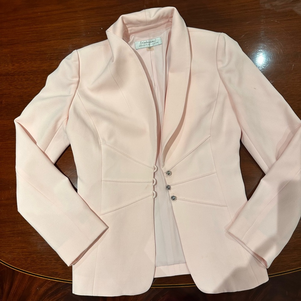 Stunning vintage Tahari by Arthur S. Levine beautiful pink jacket elegant button